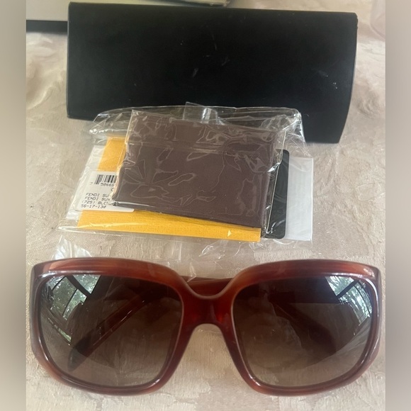 FENDI Sunglasses (725 Blonde)